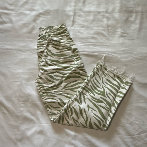 Bershka - Green and White Zebra Jeans - 02 - Picture 9 of 11